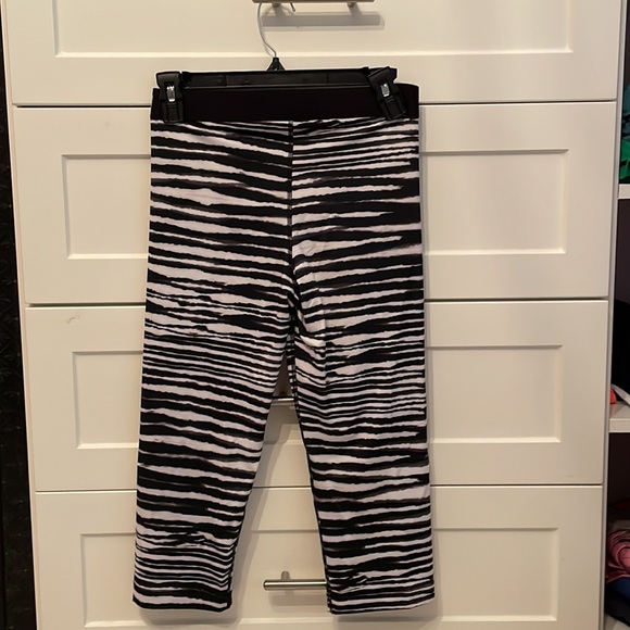 Nike Pro Crop Leggings - Picture 2 of 3